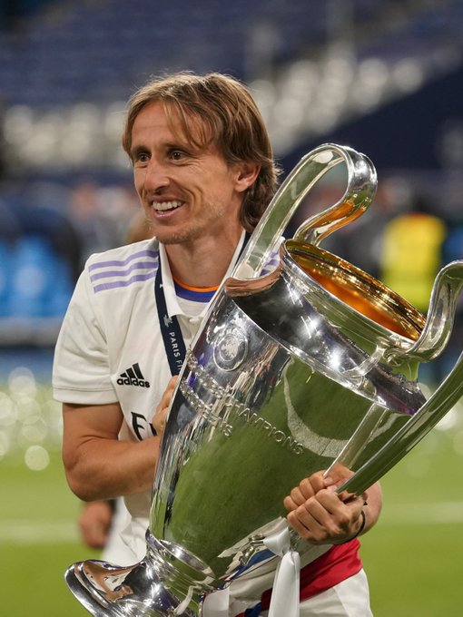 北京时间12月11日凌晨，皇马在欧冠联赛阶段第6轮主场1-2遭曼城逆转。