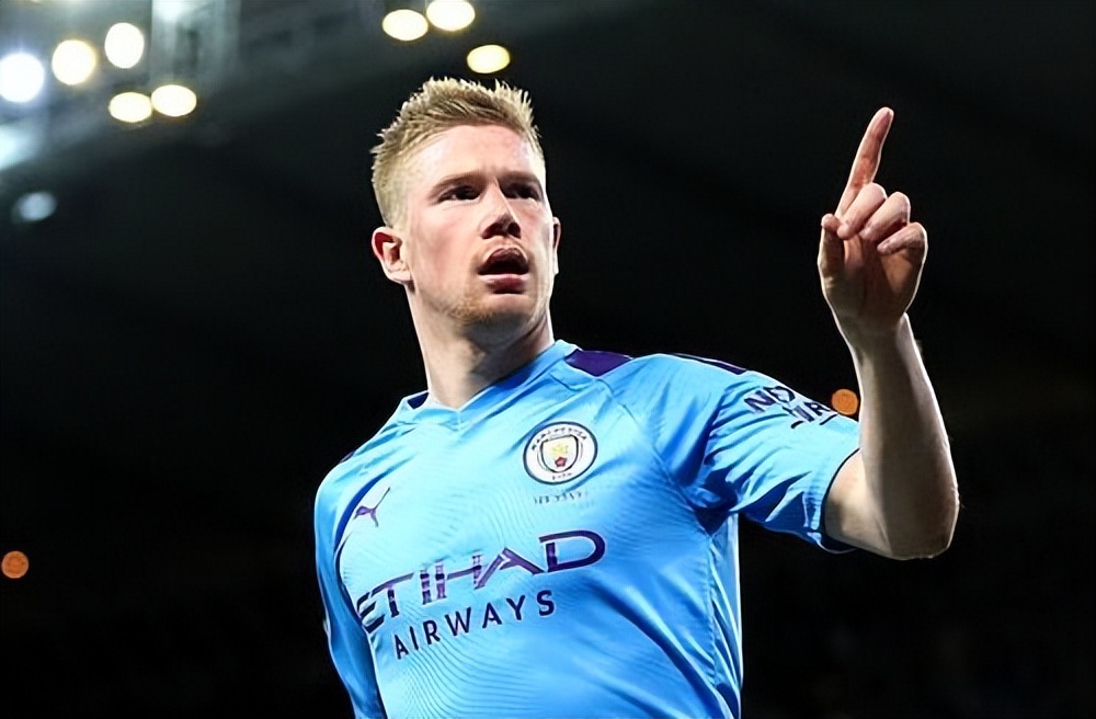 欧文突破防守送出关键助攻