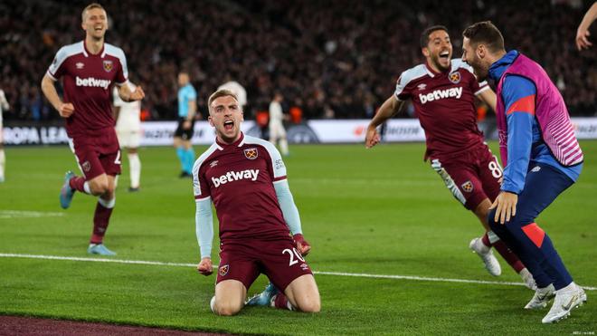 记者：丘库埃梅卡本人很想回到多特，但后者对其伤病史有顾虑