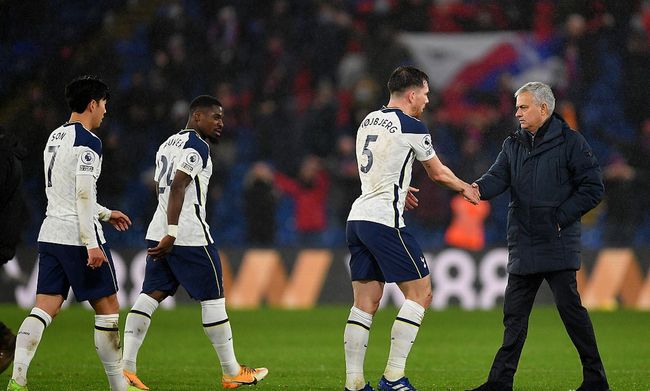 篮球火箭队内新星连续两场命中关键球