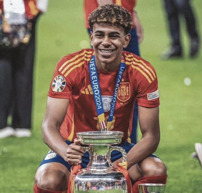 国脚关键传球完成制胜球